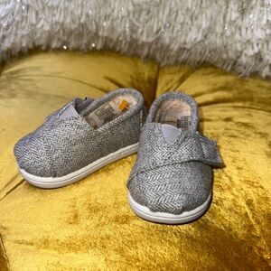 NWOT TOMS toddler Alpargatas Gray Herringbone